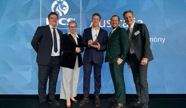 Tom Haszard, Account Director, Defence, Michelle Dixon BA LLB GAICD, Managing Director, Client Services and Defence Industries, Jack Panada, Steven Mazic, EMOS Manager, Richard Gee, Chief Commercial Officer, accepting RICS Australia Innovation Award 2023.